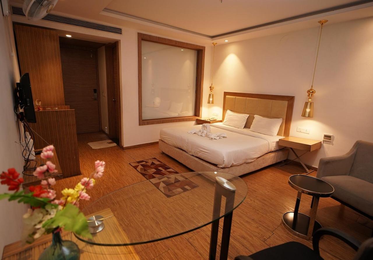 Hotel Amora - Rajnandgaon Raj Nandgaon Eksteriør bilde